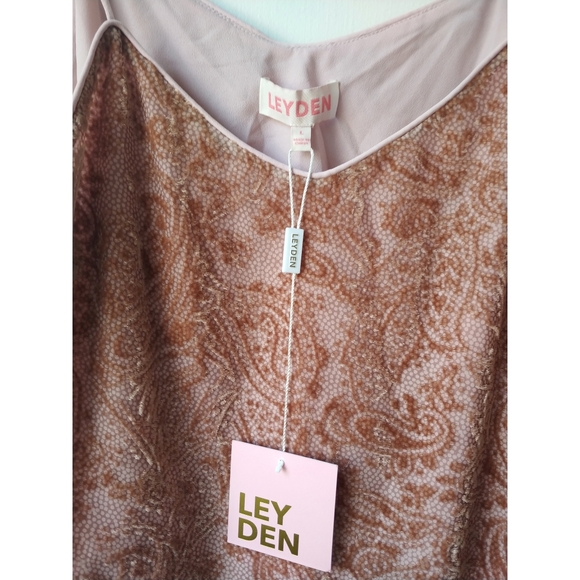 NWT Leyden Velvet Cropped Cami - Picture 5 of 6